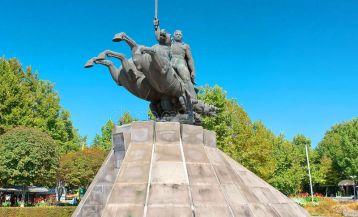Памятник Зоравару Андраник